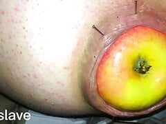 She nailed an huge apple stuck in BI6slave's ass