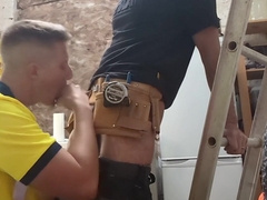 Tradie twink spurts to his knees