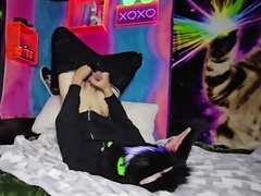 Alleycat fondles off