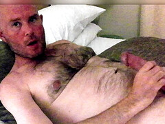 Intimate naked hotel bedroom wanking and cumming - Rockard Daddy