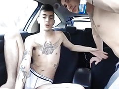 2 handsome twinks having sex in car (2'19'')