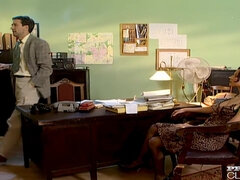 Leie, In den arsch, Arsch, Schönheit, Braunhaarige, Kehlenfick, Behaart, Titten