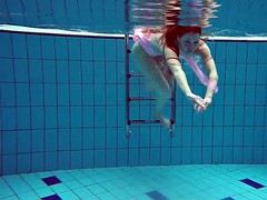 Redhead Simonna showing her body underwater
