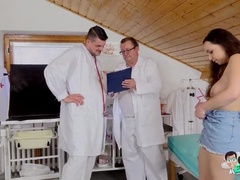 18 jahre, Braunhaarige, Arzt, Fetisch, Gynäkologe, Hd, Maschinenfick, Jungendliche (18+)