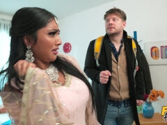 Gros cul, Sucer une bite, Européenne, 2 femmes 1 homme, Interracial, Seins naturels, Piercing, Plan cul à trois