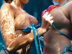 18 años, Tetas grandes, Bikini, Rubia, Fetiche, Besar, Coño, Bajo el agua