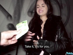 18 ans, Gros cul, Grosse bite, Sucer une bite, En levrette, Argent, Maigrichonne, Adolescente