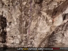 Leie, Braunhaarige, Französisch, Im freien, Schwestern, Jungendliche (18+), Flotter dreier, Titten