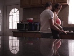 Gros seins, Sucer une bite, Brunette brune, Tir de sperme, Famille, Femelle, Hard, Mature