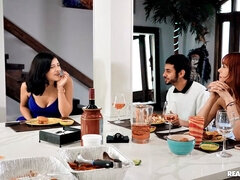 Schlafzimmer, Grosser arsch, Braunhaarige, Spermaladung, Kleid, Nahrung, Handjob, Pov