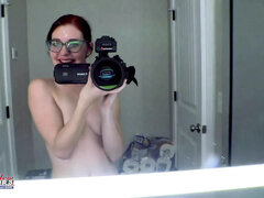 Amateur, Mamada, Corridas faciales, Gafas, Maduro, Perforación, Pelirrojo, Esperma