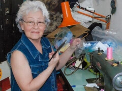 Grosser arsch, Dildo, Behaart, Lesbisch, Lecken, Lingerie, Muschi, Rasiert