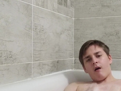 Round fellow jacks in tub