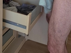 Wanking into stepmothers undies