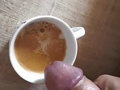 Der Nachbarin in den Kaffee gewichst