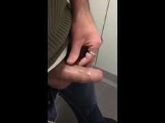 Str8 daddy cum in public toilet