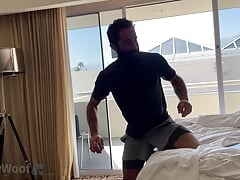 Morning cruising in hotel room ends with blow job