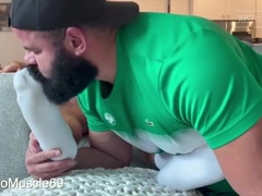 Working Man Gets His Sweaty Feet Sucked After A Long Workout