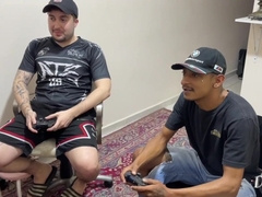 I gave it to the delivery man who came to bring my purchase (FINISH ON CRIMSON)