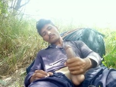 Young guy Sultan77worrier shows off his hefty black cock
