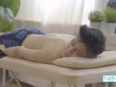 Masseuse Michael Arse Bangs His Lean Customer Logan!