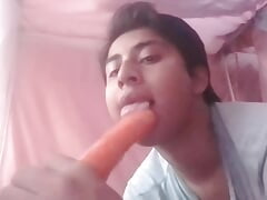 Slut with huge ass enjoys a delicious carrot