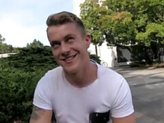 Amateur beefcake gets banged on the bench