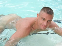 Jason Kingsley and other people are fucking outside