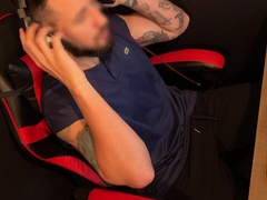 Hj SPUNKING firm on the gamer tabouret - filmed from above in secret