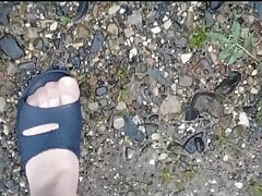 Pedal pumping in slippers with nylon feet