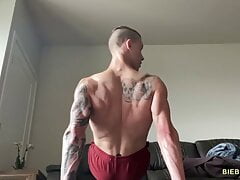 Jerking off after showing some muscles