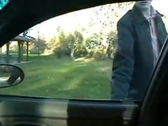 Notgeiler [censored] saugt Nachbarn im Auto leer 2