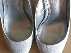 Silver heels spunked on - huge load