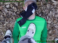 Stomping, sneaker, smelly barefeet