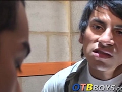 Sexy hunk David Contreras loves being a little prison bitch