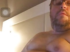 Chubby daddy shoot big load on his own face