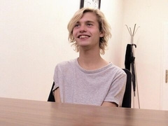 Bleached twink takes that up the ass and it's hot