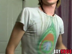 Young cutie Miles Pride catapults his arse with favourite fucktoy