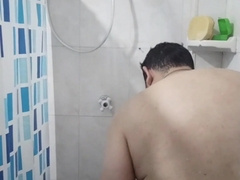 Ample dude takes advantage of his companions' absence to bathe sans distractions