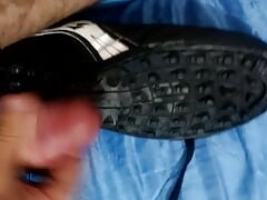 Cumshot on the sole of the boot for you to lick very tasty