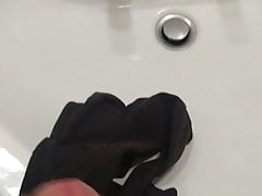 Ejaculation culotte noire