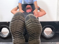 Furry grizzly Daniel S detects kittles on his size 11 soles