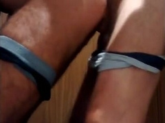 Papás maduros con grandes pollas follando en público