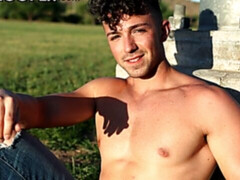 Horny Italian hunk Tommy Angelino cums in a solo video