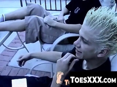 ToesXXX.com - Butt buddies' dirty feet worship in the kitchen