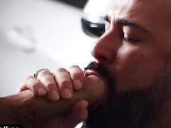 Alt Inked Bo Sinn makes corporate bear his lil bottem