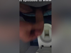 Sega in un bagno pubblico