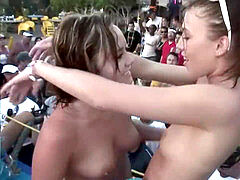 Cuarto de baño, Al aire libre, Fiesta, Público, Afeitado, Tetas