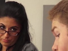 Tussi, Grosser schwanz, Grosse titten, Blasen, Braunhaarige, Hundestellung, Natürlichen titten, Student