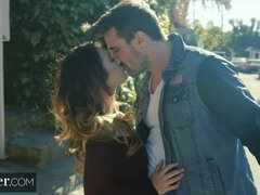 Grosser arsch, Grosse titten, Hundestellung, Aufs gesicht abspritzen, Natürlichen titten, Muschi, Reiten, Rau